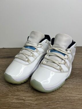 Air Jordan 11 Retro Low Legend Blue AV2187-117 Men’s Size 9 White Patent Leather
